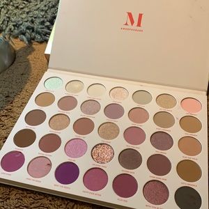 Morphe
35XO Natural Flirt Artistry Palette